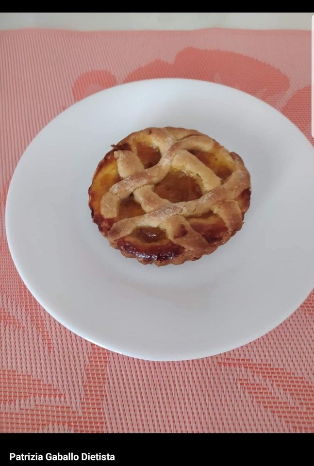 Crostatina di farina di castagne e riso con confettura di stagione